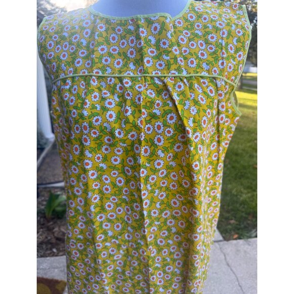 Vintage Yellow Floral Sleeveless Shift Dress With Daisy Print - Picture 3 of 6